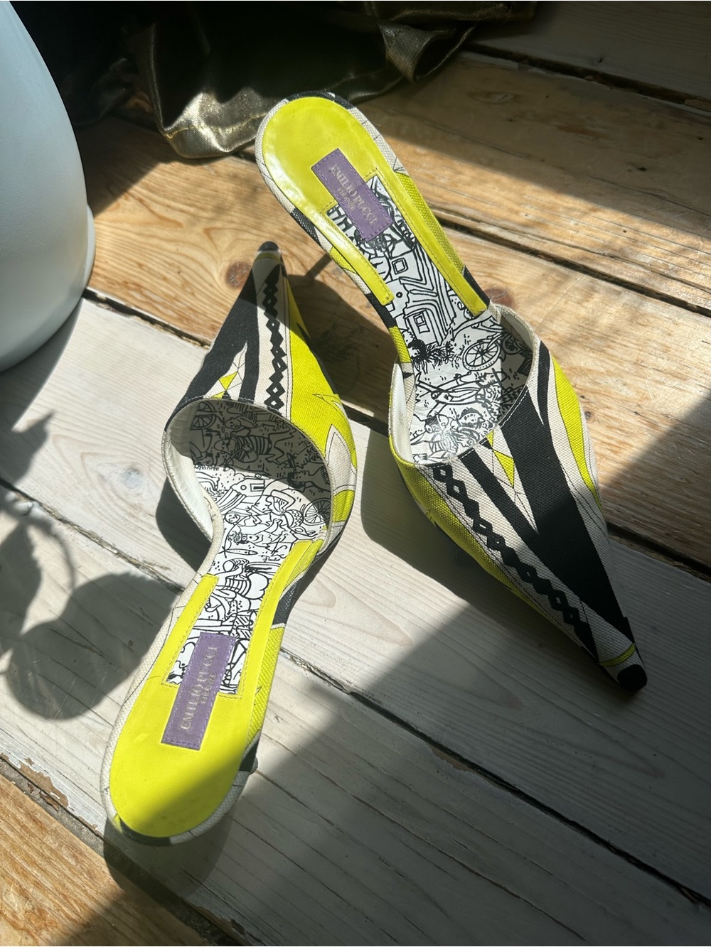 Emilio Pucci Slip-On Pointed Mules in Yellow & Black 00s Chic Italian Summer